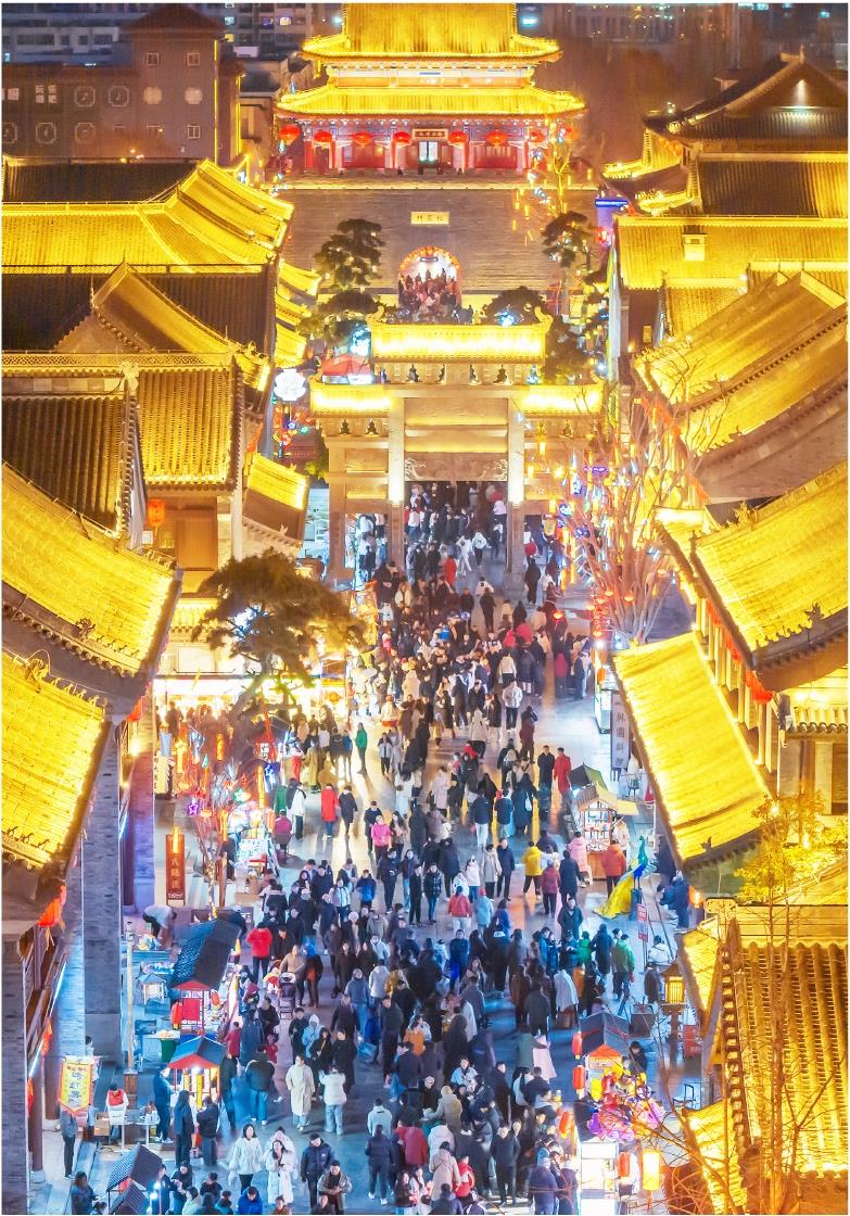 　　图为夜游古城。