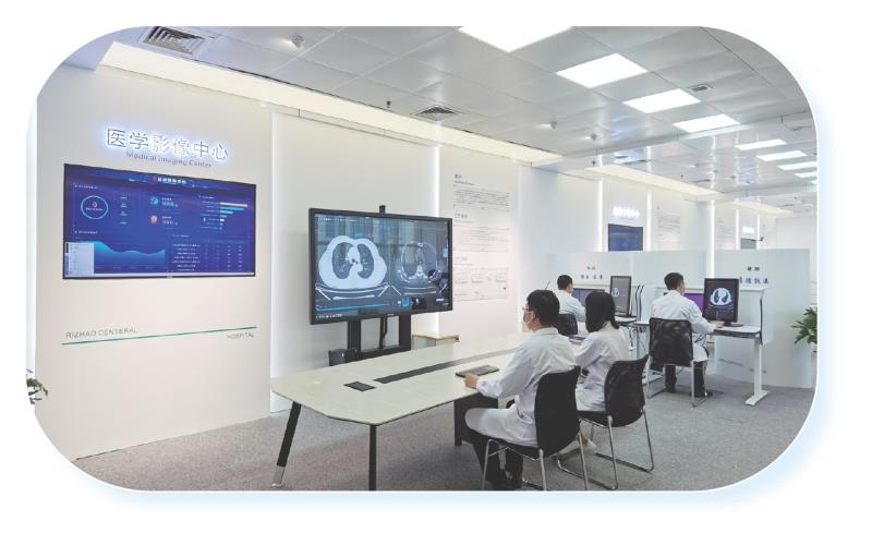 图为东港区依托紧密型医共体建设,充分发挥健康管理、远程影像等服务功能,不断改善患者就医体验。