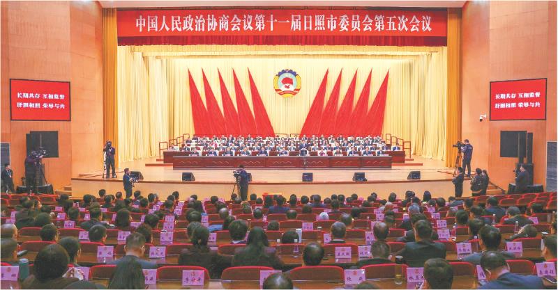 1月22日上午,市政协十一届五次会议在市文博中心胜利闭幕。
全媒体记者 曹钰迪 王敬之 报道