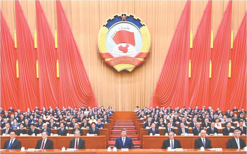 3月4日下午,中国人民政治协商会议第十四届全国委员会第四次会议在北京人民大会堂开幕。这是习近平、李强、赵乐际、蔡奇、丁薛祥、李希、韩正在主席台就座。 新华社发