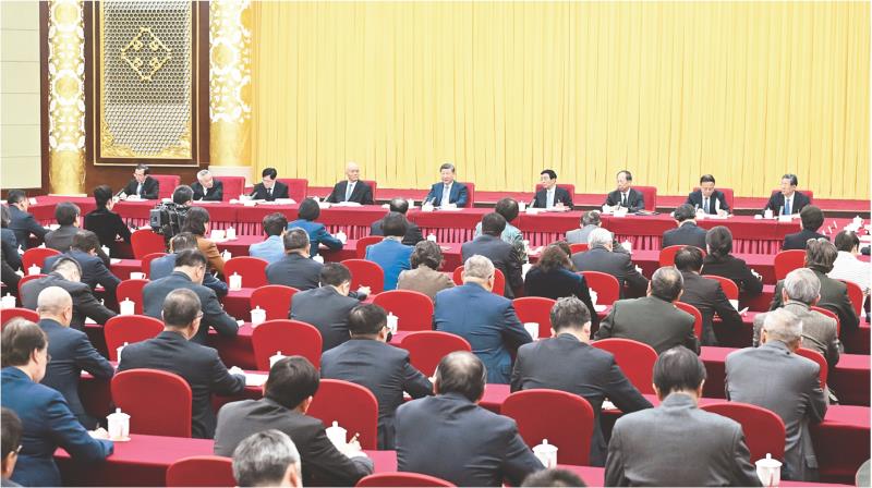 3月6日下午,中共中央总书记、国家主席、中央军委主席习近平看望参加全国政协十四届四次会议的农工党、九三学社、医药卫生界、社会福利和社会保障界委员,并参加联组会,听取意见和建议。中共中央政治局常委、全国政协主席王沪宁,中共中央政治局常委、中央办公厅主任蔡奇参加看望和讨论。 新华社发