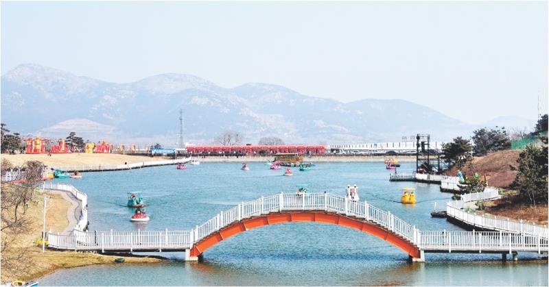 　　西山岚里景区　   
    辛本爱　摄