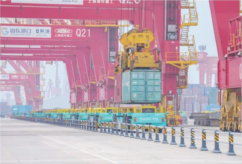 日照港全自动化集装箱码头IGV岸边作业