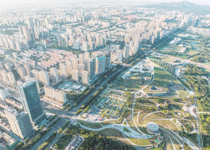 　　青岛路与泰安路交会处　 全媒体记者　庄增宇　摄