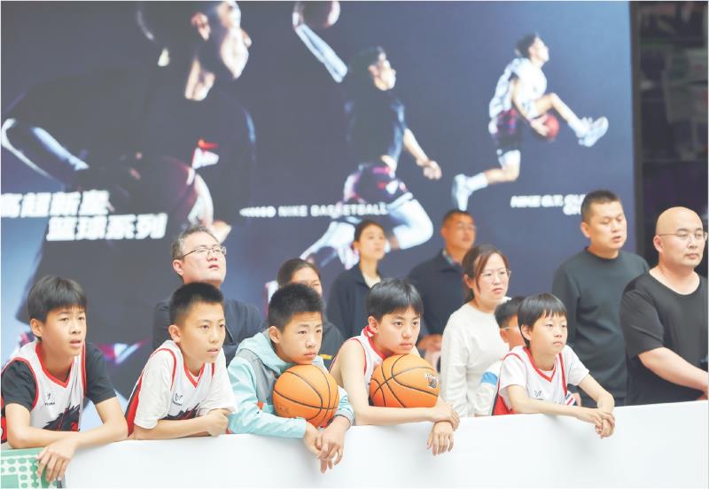 “邻BA”上的篮球少年