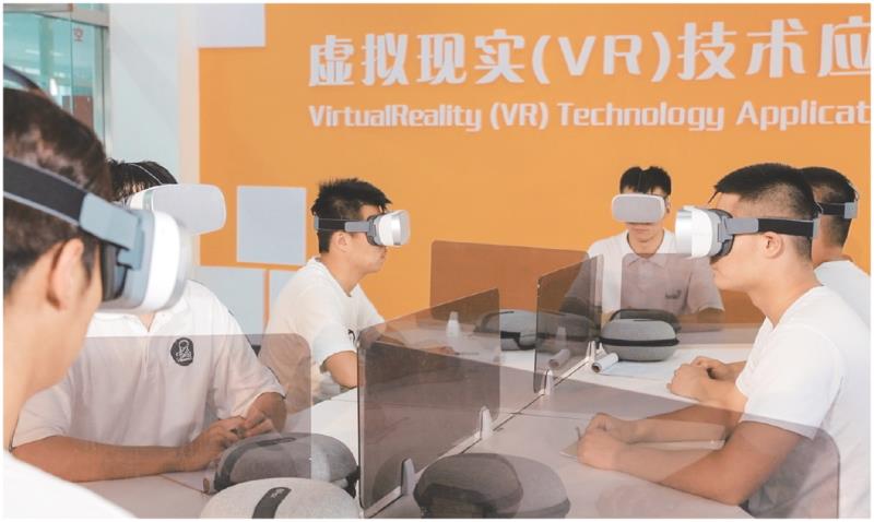 建筑工程系学生进行虚拟技术应用实训