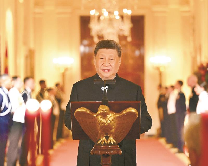 当地时间9月24日晚,美国总统特朗普和夫人梅拉尼娅为中国国家主席习近平和夫人彭丽媛在白宫举行欢迎国宴。这是习近平致辞。 新华社发