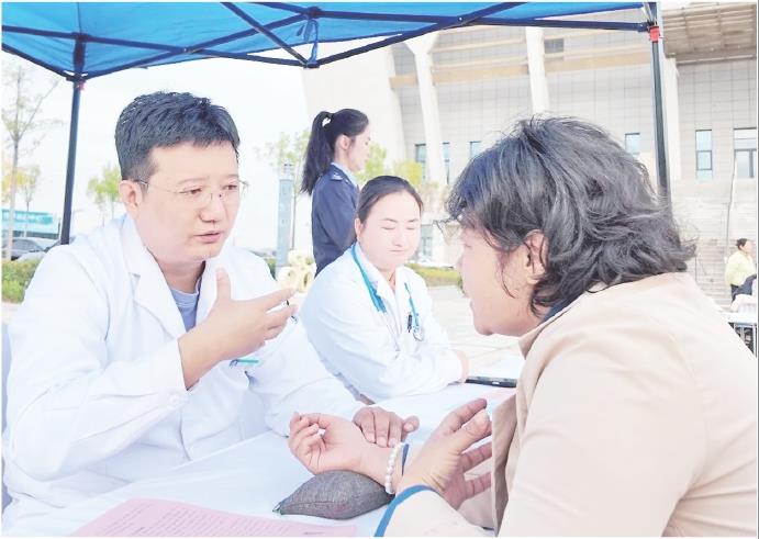 医护人员现场义诊
